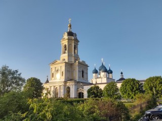 Художников из Пущина позвали на пленэр у Троицкой церкви
