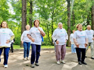 Старшее поколение Красноармейска отметили День молодежи танцами и викторинами