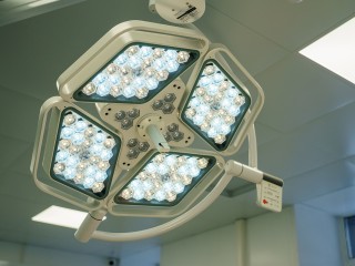 Врачи в Мытищах установили пациенту напечатанный на 3D- принтере эндопротез