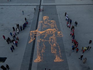 Более 7000 свечей зажгли возле Дома космонавтов в честь Дня памяти и скорби