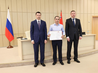 Врач Королевской больницы получил сертификат «Социальной ипотеки» для приобретения жилья