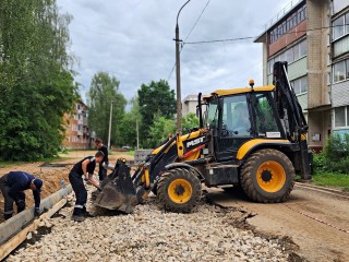 Двор на улице Тихой преображается после ремонта коммуникаций