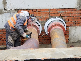 На Ленинградском шоссе убрали трубы под землю и спилили аварийные деревья