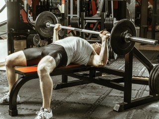 Воскресенец победил в национальном чемпионате по жиму штанги лежа