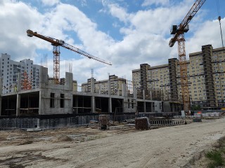 Первый этаж новой школы достраивают в Свердловском