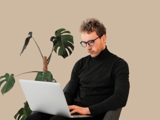 Раскрыты причины работы в отпуске