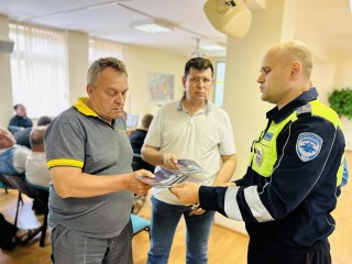 Сотрудники ГИБДД Одинцовского округа обсудили с водителями проблему превышения скорости