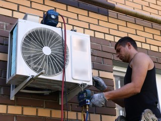 Установка кондиционера в Серебряных Прудах: сколько стоит и где искать мастеров