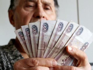Пенсионерам с иждивенцами назначат дополнительную доплату