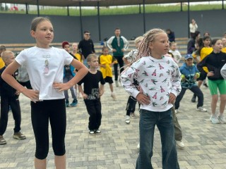 Команда парка Воробьева организует развлечения для детей и пенсионеров