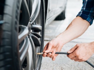 Автоэксперт объяснил, почему автомобильные шины могут превратиться в «желе» в жару