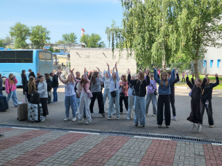 Начало второй смены в лагере «Ромашка» под Подольском отметили вожатским танцем
