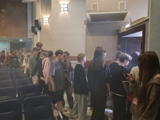 Быстро находить выход из задымленного здания научили детей в щелковском лагере