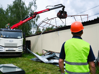 В Видном снесли еще одну незаконную торговую точку над теплосетями