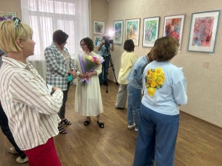 Языком цветов: выставку натюрморта презентовали в музее истории Бронниц