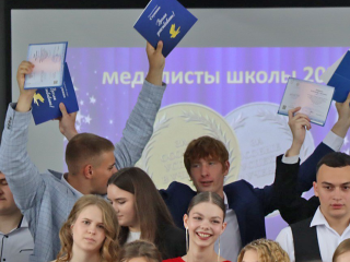 Выпускной-2025: Михневская школа проводила во взрослую жизнь своих выпускников