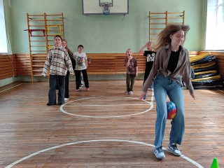 Для воспитанников лагеря «Дружба» придумали необычные спортивные состязания