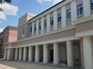 Строители приступили к монтажу нового оборудования в ДК им. 1 Мая в Климовске