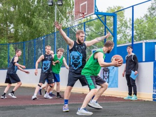 В Демихове для работников машиностроительного завода организовали спортивный праздник