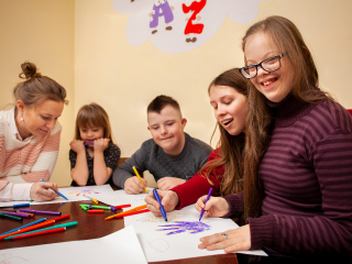 Родители детей с ОВЗ могут подать заявление на именную стипендию губернатора онлайн
