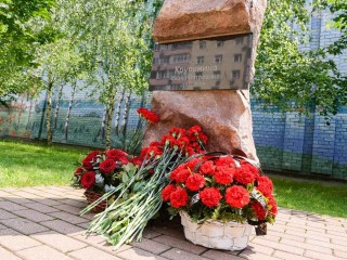 Лыткаринцы возложили цветы к мемориалу заслуженного строителя Ивана Крупенина