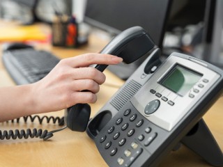 Мошенники стали чаще обманывать граждан с помощью стационарных телефонов