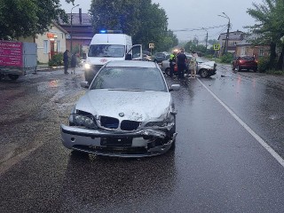 Спасатели оказали помощь автомобилисту, пострадавшему в ДТП в Егорьевске