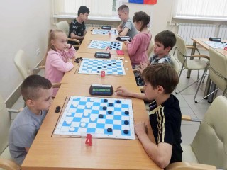 Пьедестал почета — за хозяевами: в Ступине прошел турнир по русским шашкам