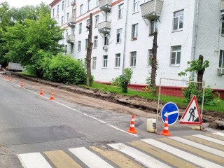 На Комсомольской улице начали капитальный ремонт тротуара
