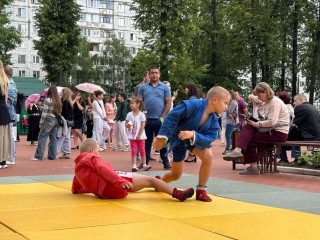Открытая тренировка по самбо прошла в Центральном парке Павловского Посада