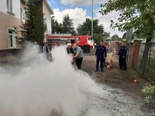 Спасатели научили персонал храма в Дедовске пользоваться огнетушителем