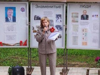 В сквере Чехова развернулась выставка в память о фронтовике и Почетном жителе