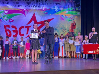 В память о прадедушке: вокалистка из Дзержинского взяла Гран-при Международного конкурса