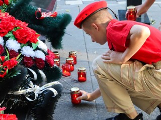 Школьники из Лотошина встретились с «детьми войны» и зажгли свечи в память в героях ВОВ