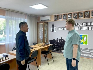 Луховицкий депутат Антон Минаев приобрел кондиционер для шахматного клуба