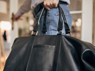 Работник вынес с предприятия сумку пятирублевых банкнот