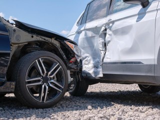 Два автомобиля столкнулись лоб в лоб на территории Новой Москвы