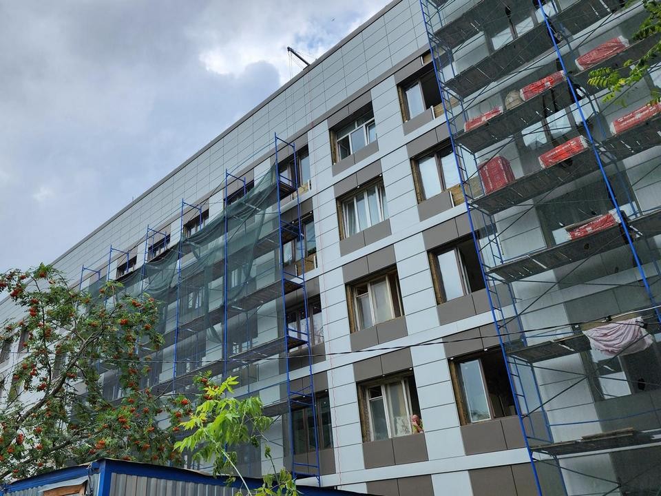 Рабочие в Луховицкой больнице завершают капремонт половины здания корпуса терапии