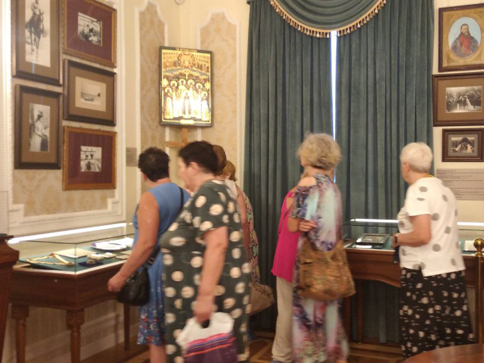 Усадьбу императора и мемориал русской коннице увидели щелковские пенсионеры на бесплатной экскурсии