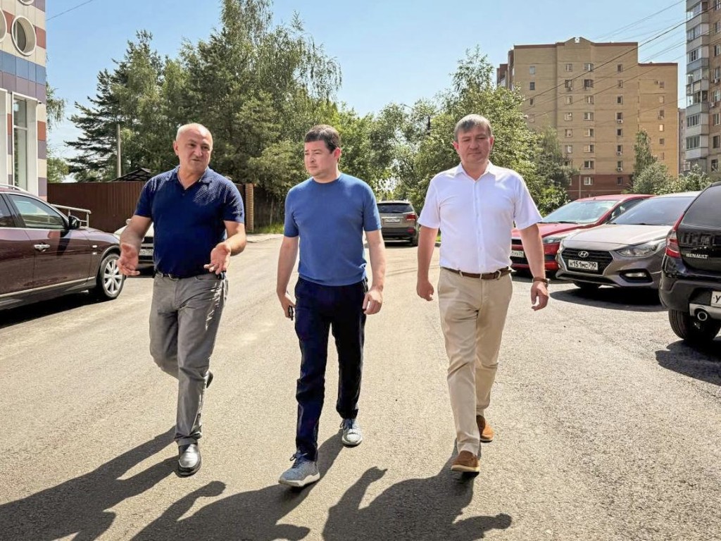 Рабочие завершили ремонт дороги на улице Дергаевской