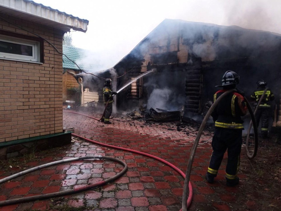 Пожарные оперативно ликвидировали возгорание в гараже в СНТ «Акулово-2»