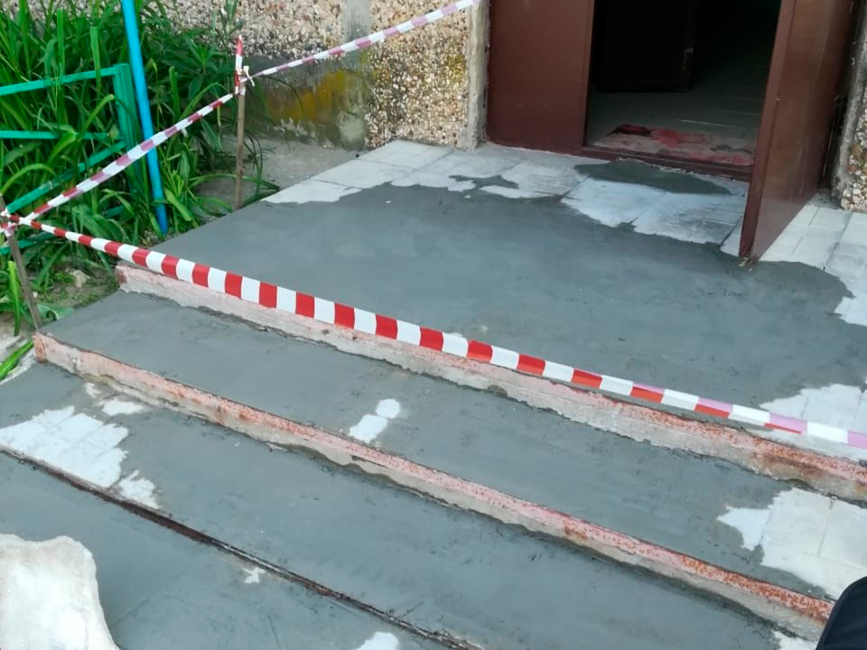 В Авдееве завершен ремонт входных групп многоквартирного дома