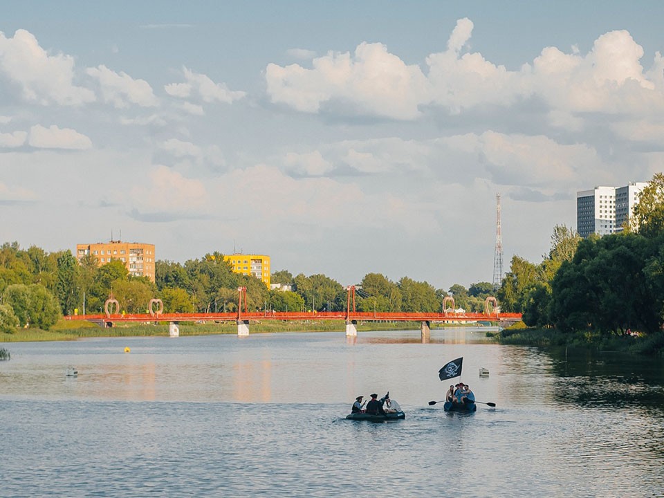 На воду Серебрянки в Пушкино вышли пираты