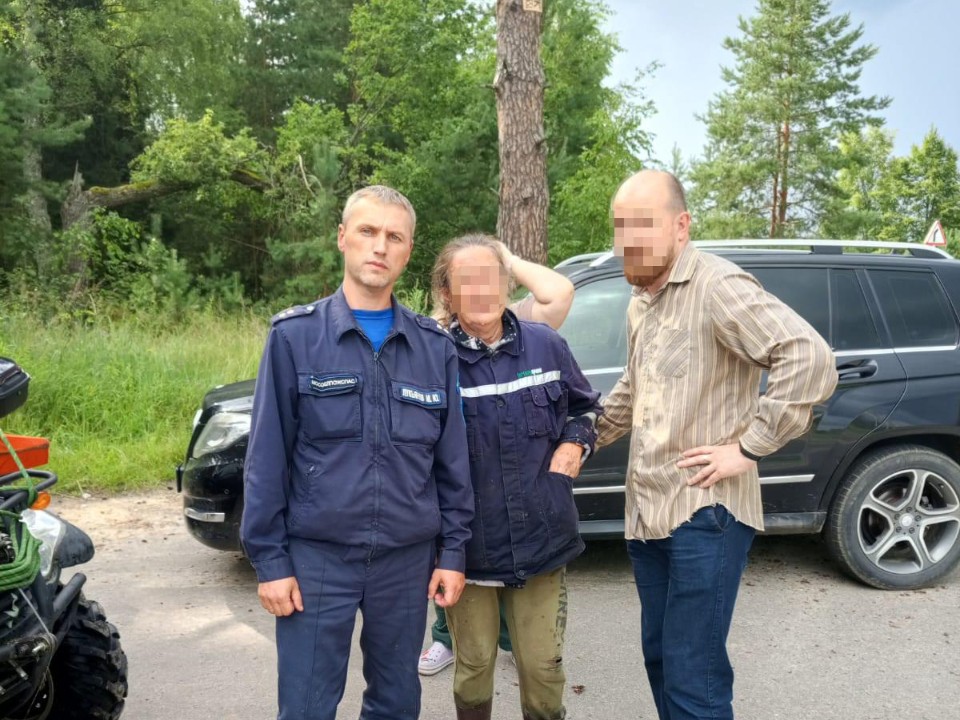 Спасатели разыскали пенсионерку, заблудившуюся в лесу под Егорьевском
