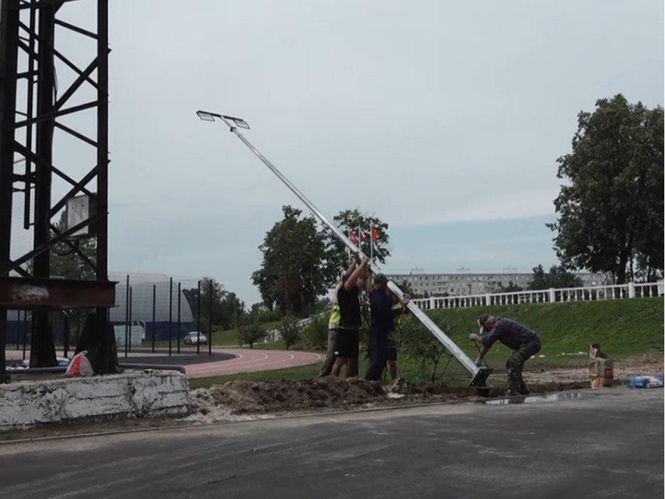 Многофункциональную спортивную площадку возводят на стадионе «Орбита» в Дзержинском