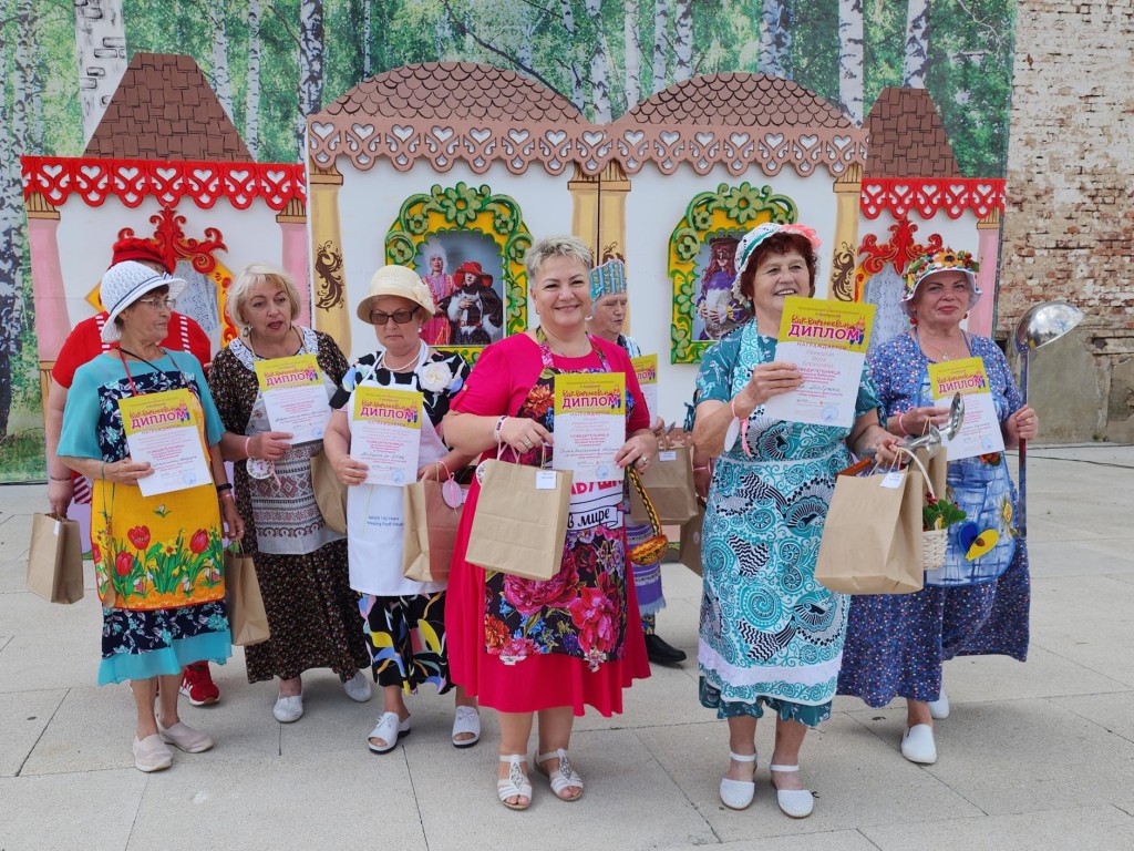 В парке Ликино-Дулева провели парад бабушек