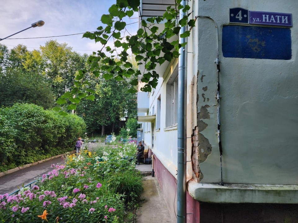 Фасад многоквартирного дома в Новом Быту отремонтируют по заявке жильцов