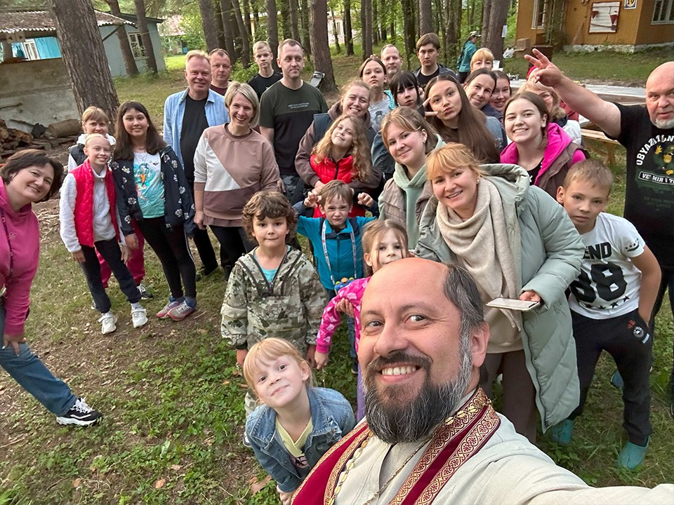 Ступинцы ходят в семейные походы с батюшкой