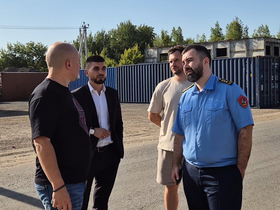 В Лосино-Петровском ликвидируют нелегальные морские контейнеры