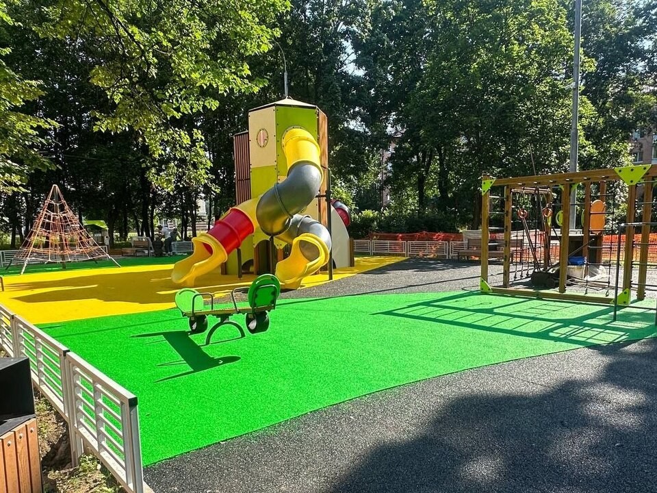 В Клину строят безопасный игровой городок на Бородинском проезде